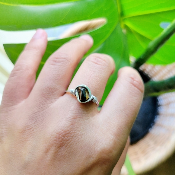 Dainty Handmade Silver Brown Stone Wire Ring, size 7.25 - Picture 3 of 4